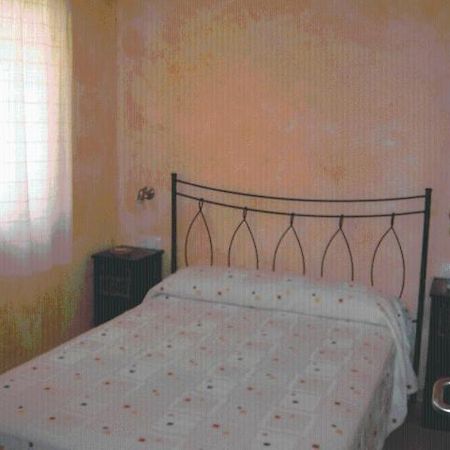 Hostal Valle Del Iregua Albelda De Iregua Quarto foto